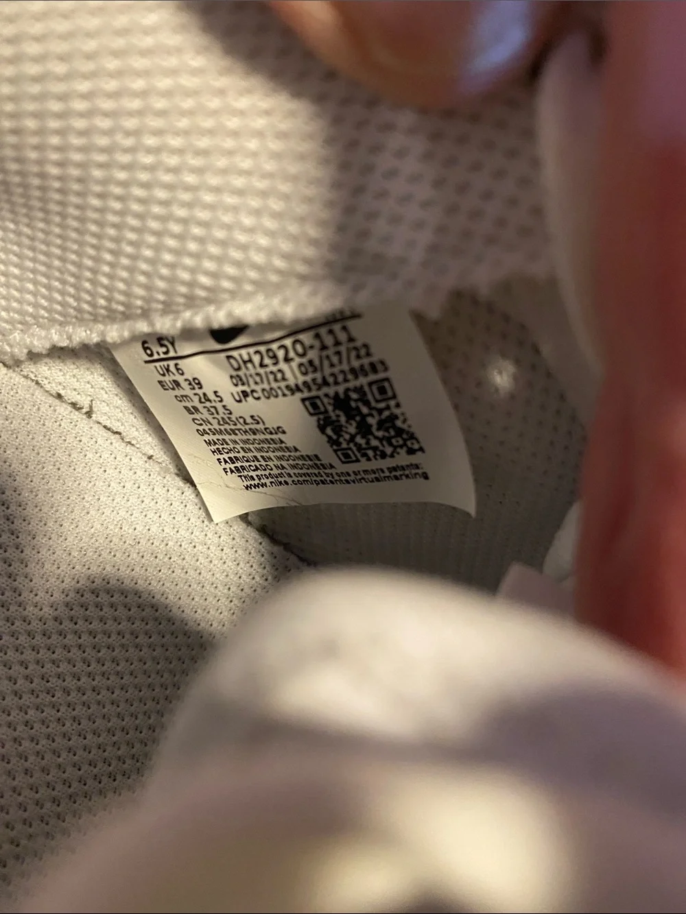 NWOT Nike Air White Force 1 Low-Top Sneakers with Classic Swoosh Y DH2920-1